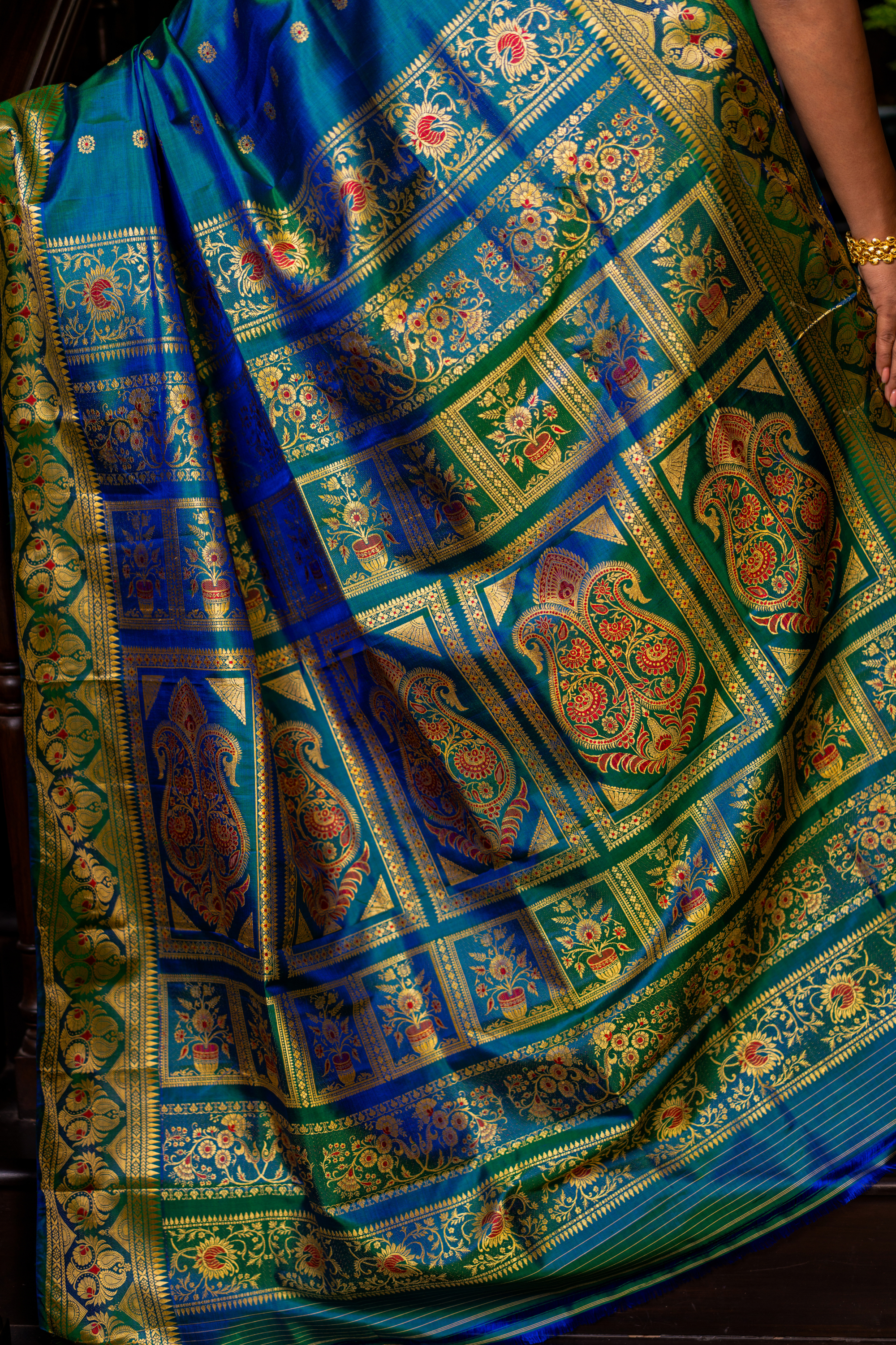 Verdant Royal Banarasi: The Majestic Grandeur of Timeless Weaving