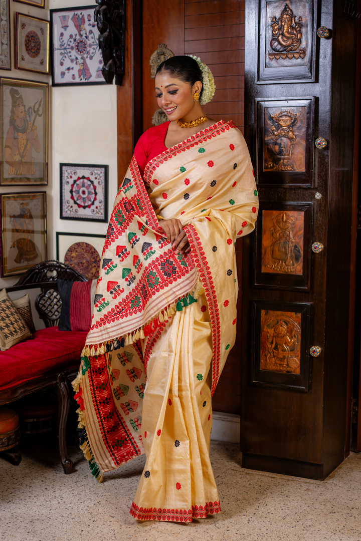 Ivory Heritage Handloom Saree — A Celebration of Folk Art and Tradition