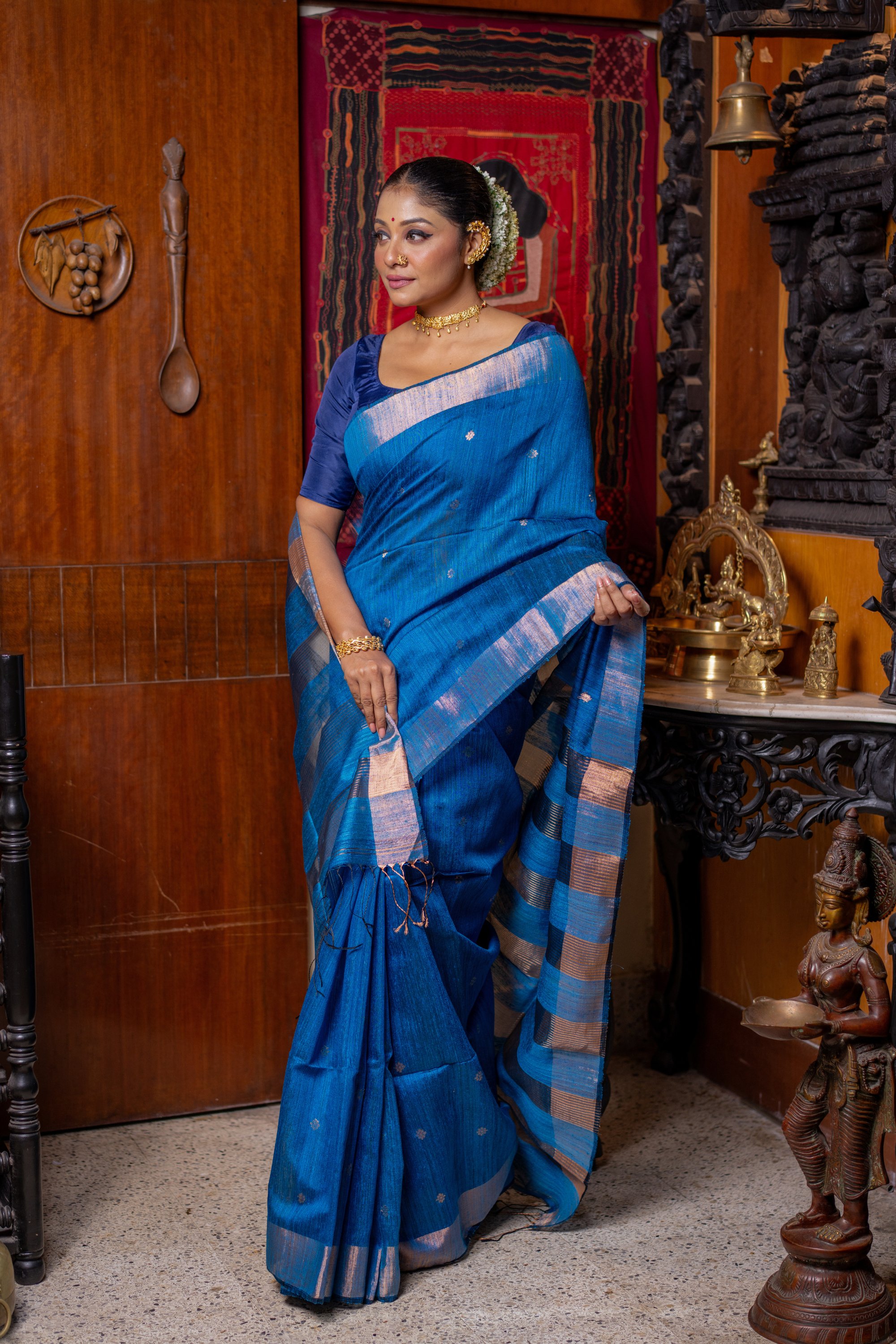 Azure Loomed Silk: The Serene Radiance of Handwoven Elegance