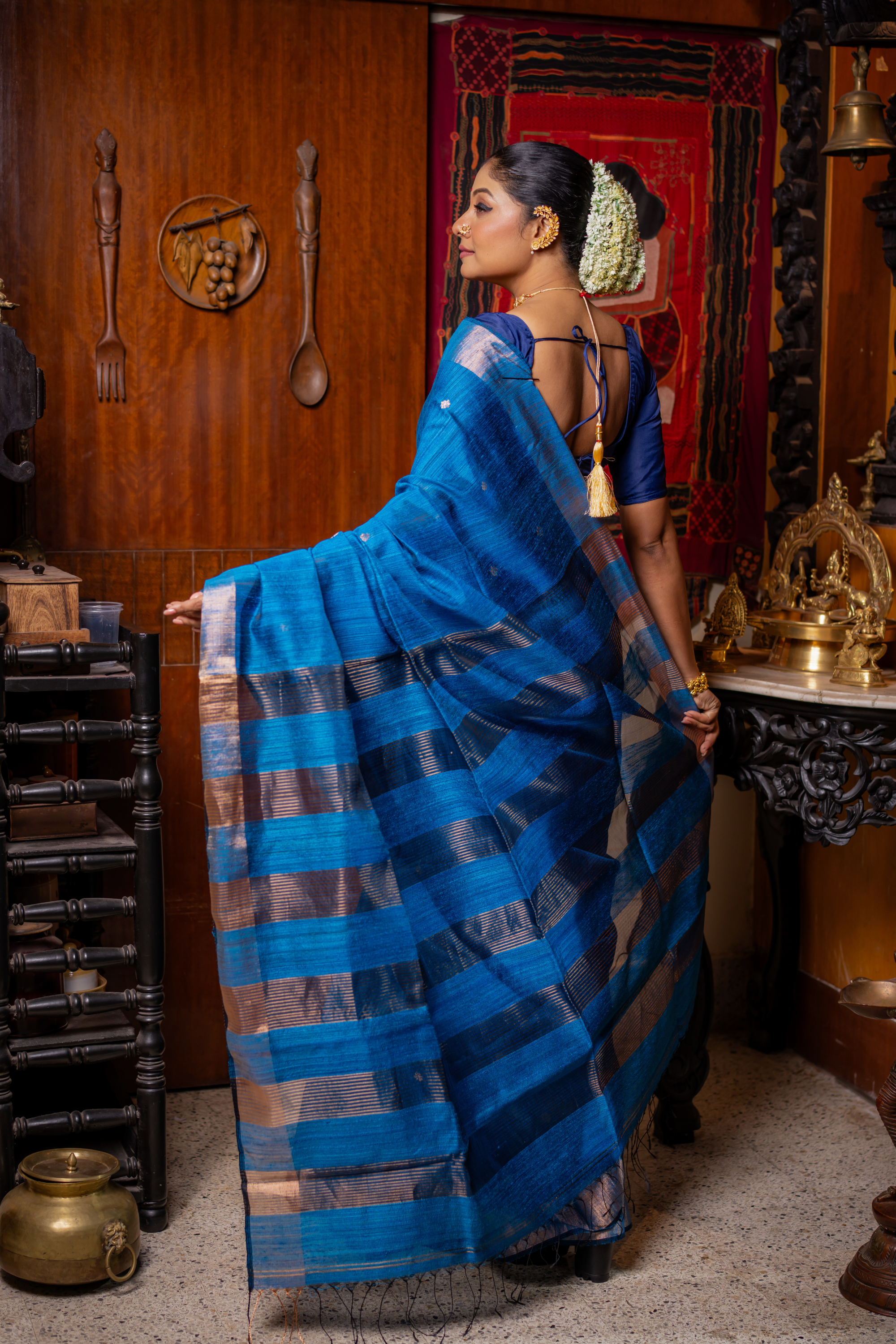 Azure Loomed Silk: The Serene Radiance of Handwoven Elegance