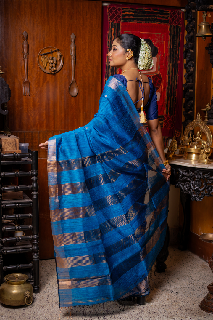 Azure Loomed Silk: The Serene Radiance of Handwoven Elegance