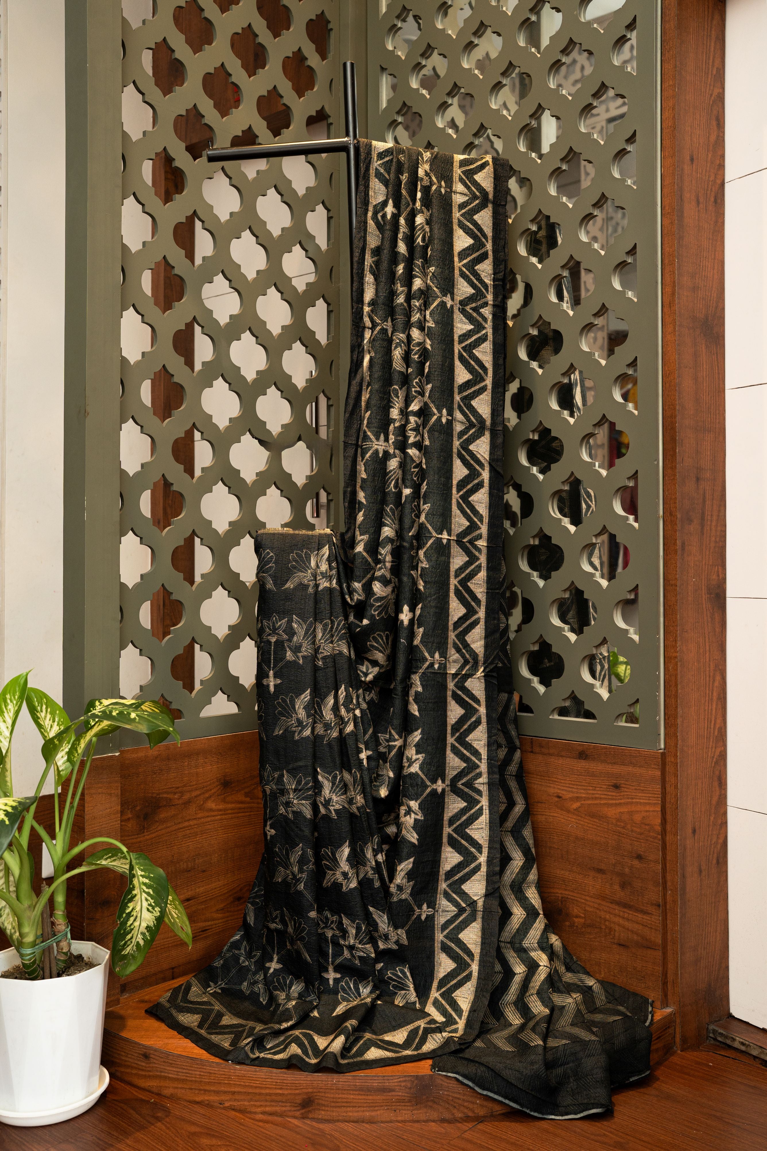 Neelshree Nui Shibori Gacchi Tussar Saree
