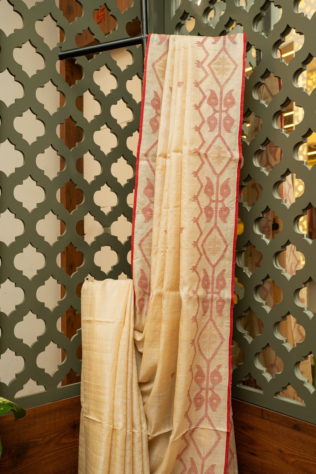 Raktima Gacchi Tussar Needlework Jamdani Saree