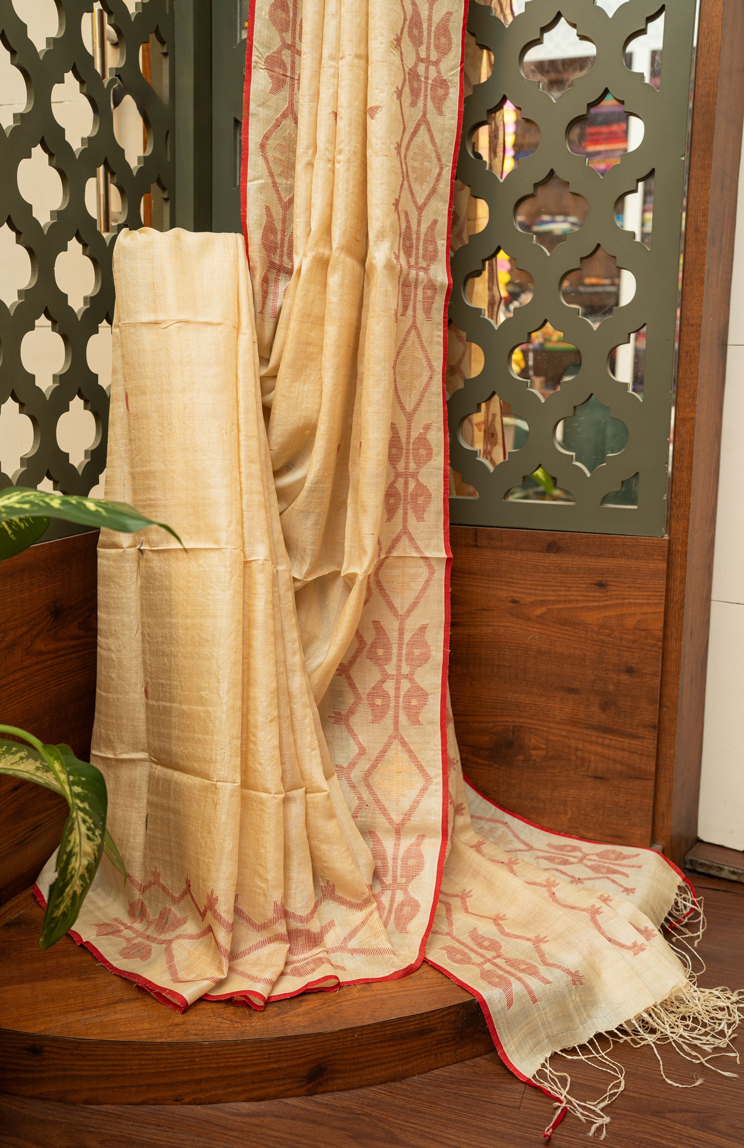 Raktima Gacchi Tussar Needlework Jamdani Saree