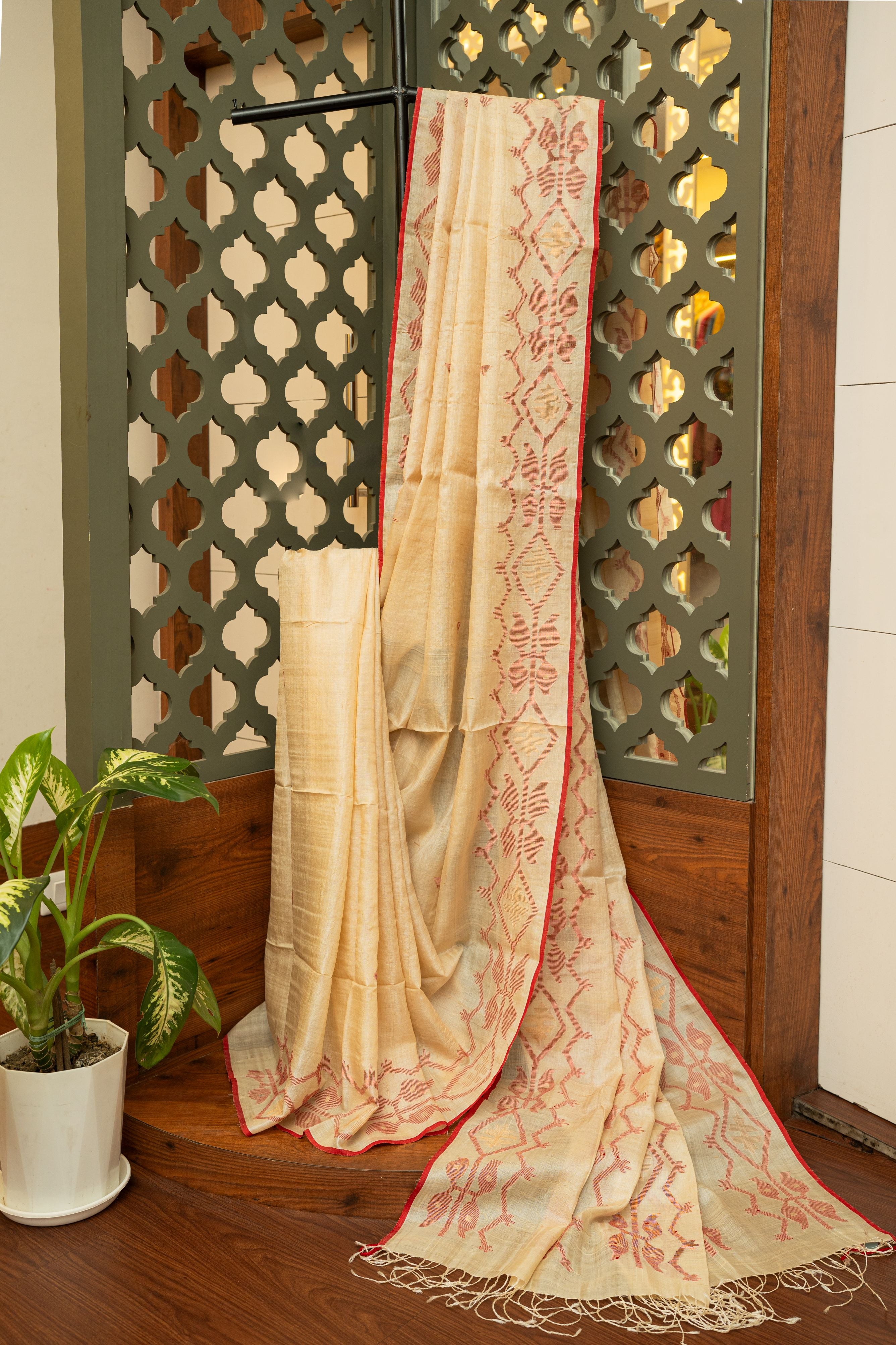 Raktima Gacchi Tussar Needlework Jamdani Saree