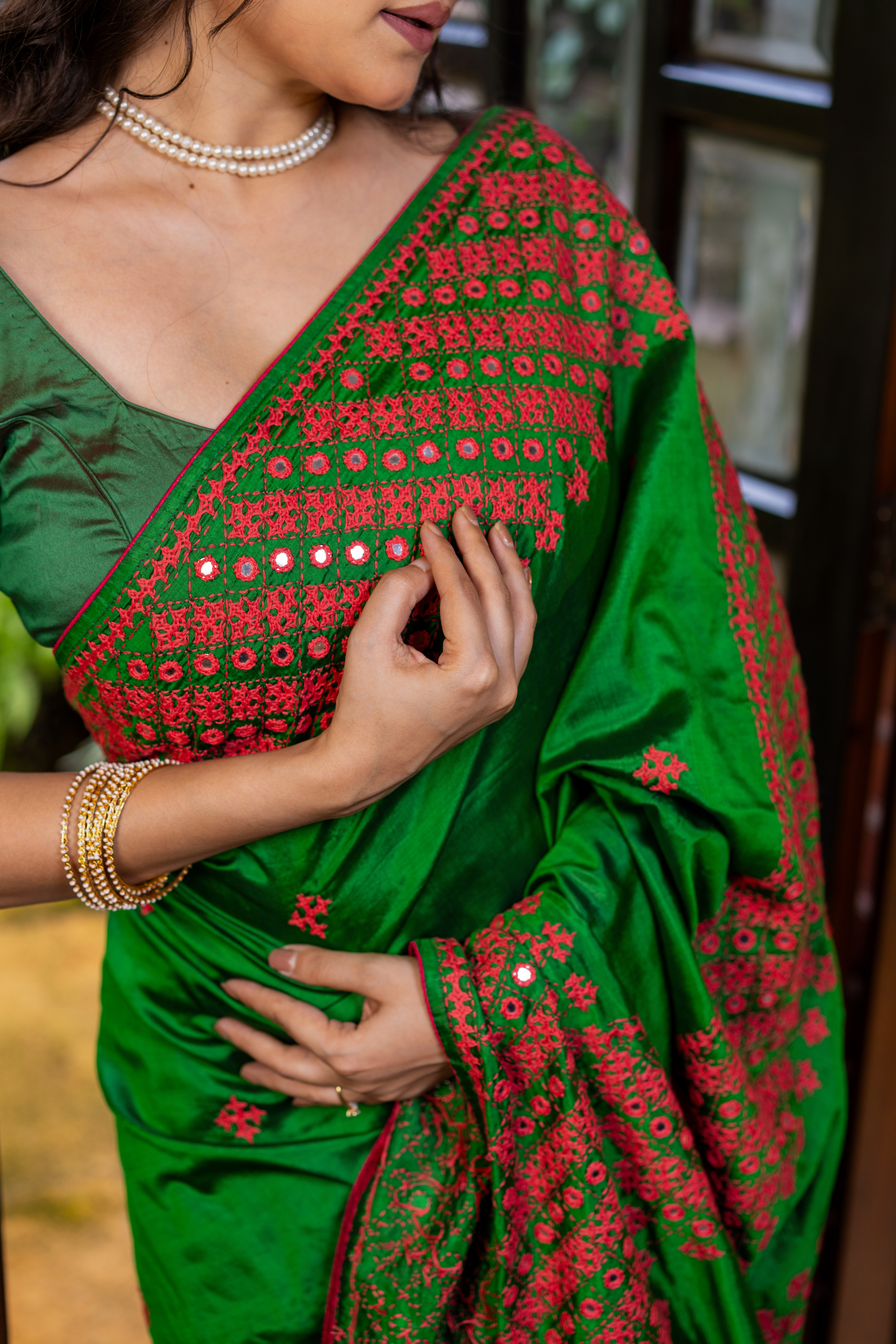 Emerald Mirror-Work: A Dazzling Display of Hand Artistry