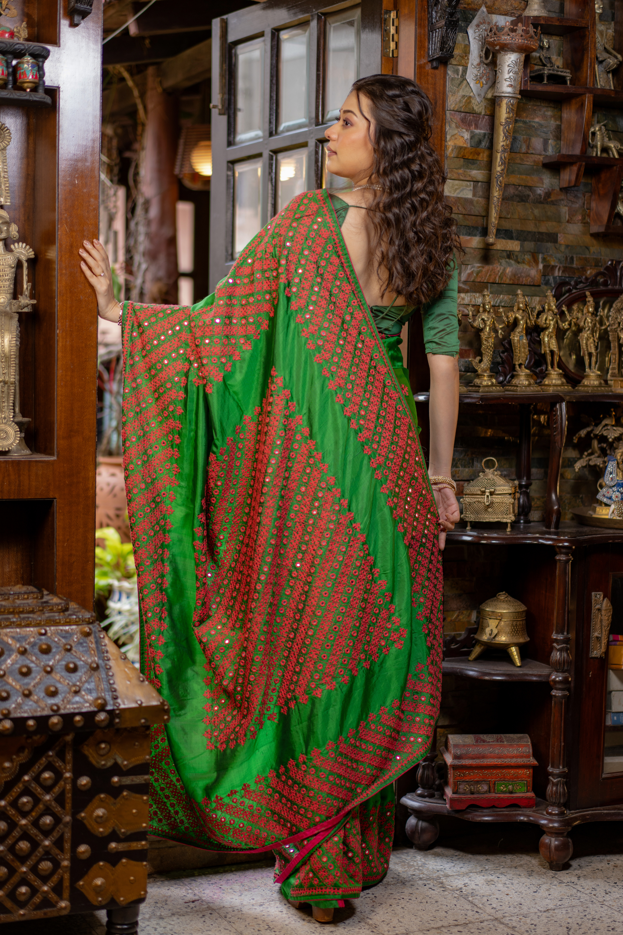Emerald Mirror-Work: A Dazzling Display of Hand Artistry