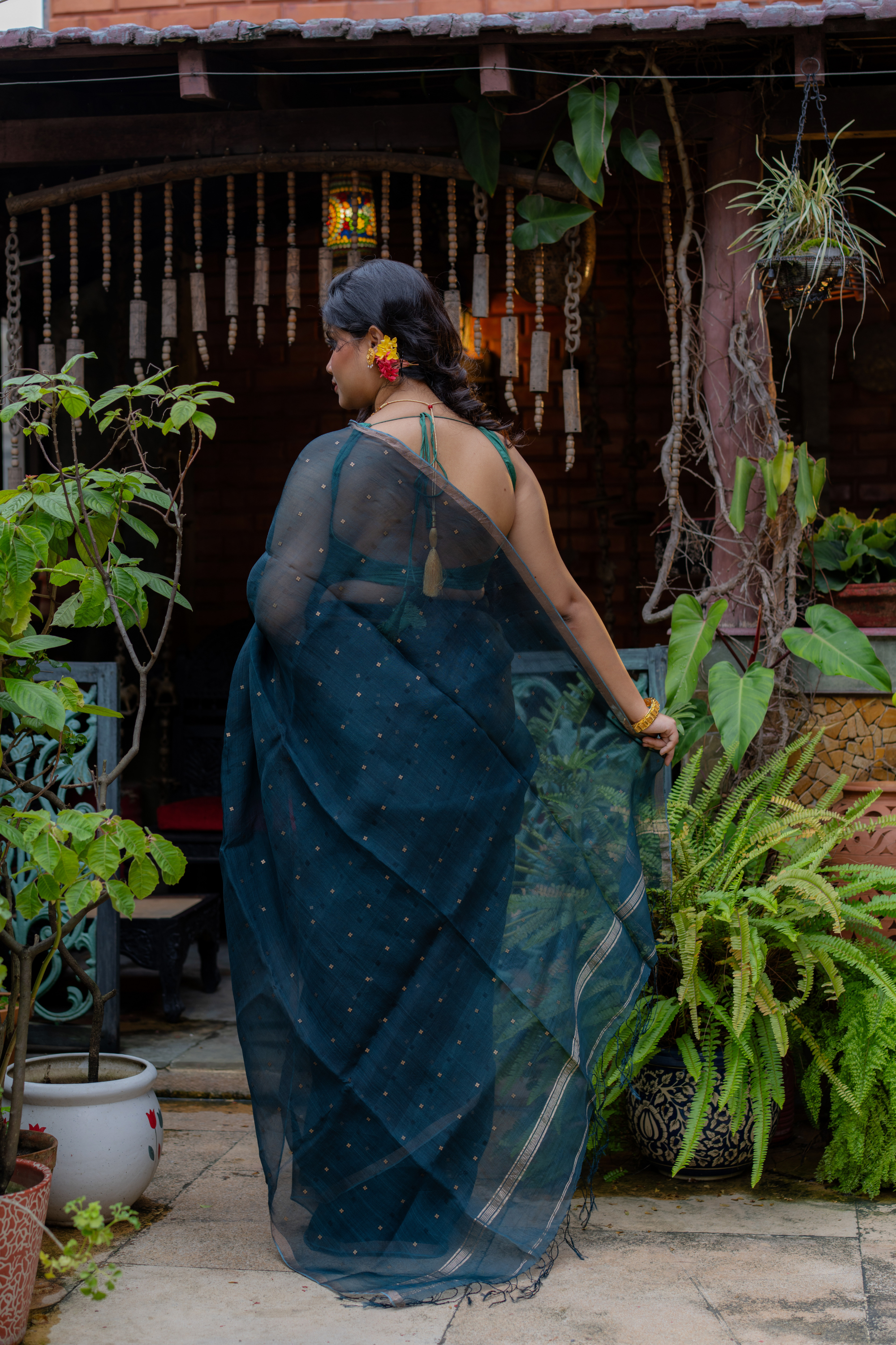 Deep Teal Organza: The Understated Elegance of Evening Silk