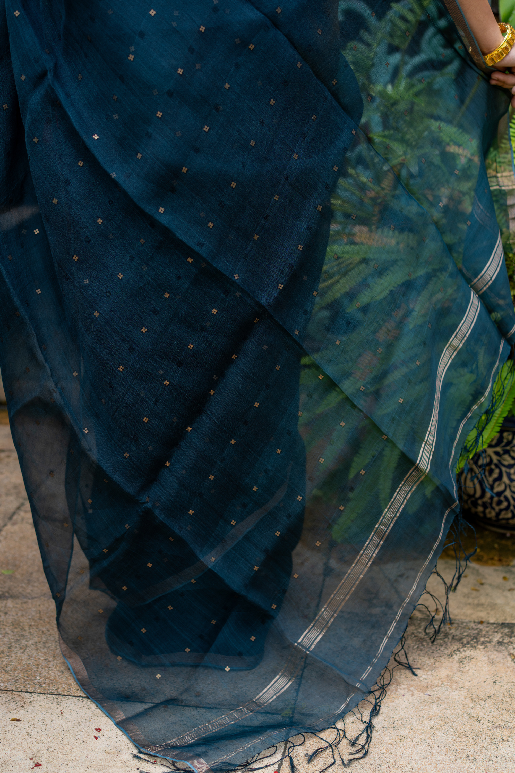 Deep Teal Organza: The Understated Elegance of Evening Silk