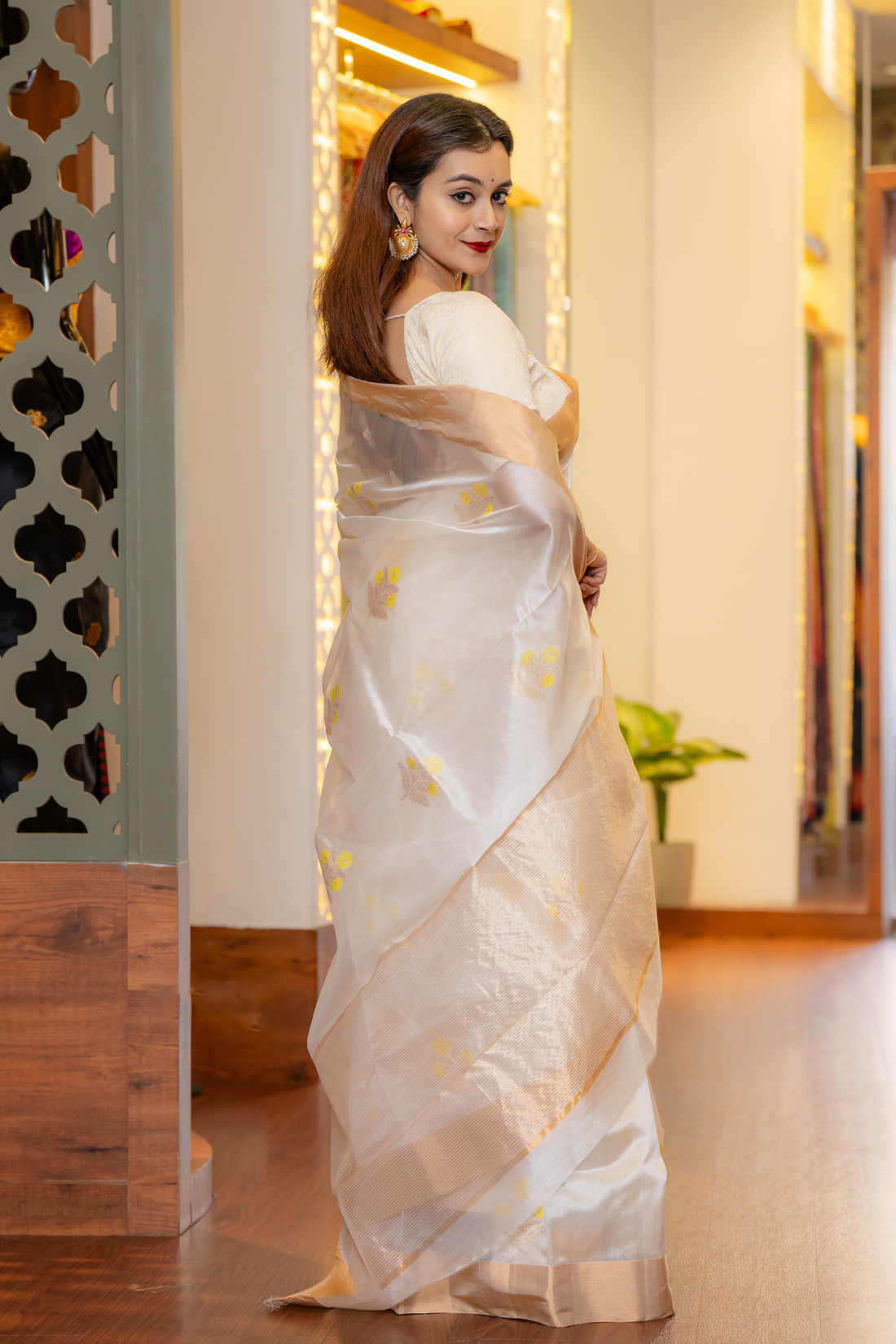 Ivory Cloud: The Ethereal Dazzle of Organza Silk